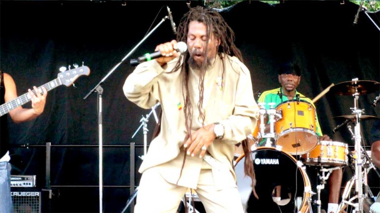 Macka Ruffin & Macka Roots Band 紹介写真-004